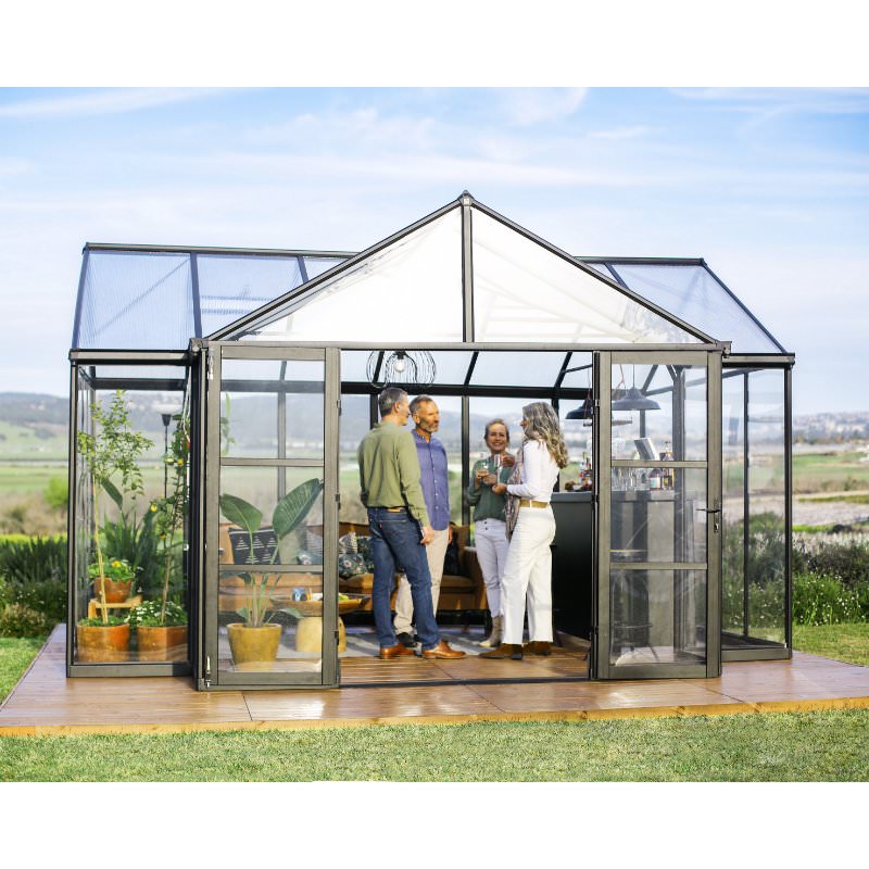 chalet-greenhouse-triomphe-group-of-people-inside