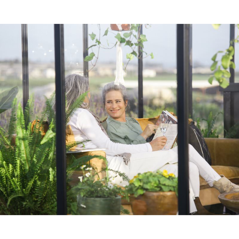 triomphe-greenhouse-palram-two-women-talking-inside